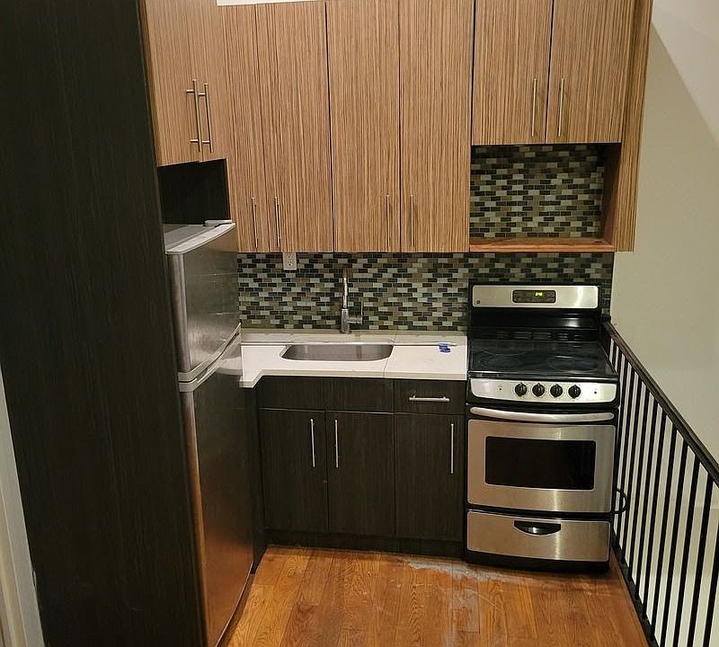 1st image of 410 Gates Ave #1R