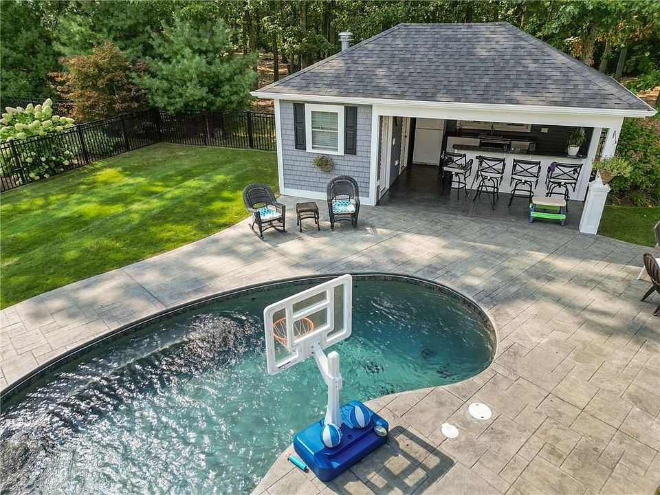 21 Tall Pines Ln Seekonk MA Zillow