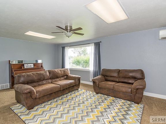 4th image of 630 N Lawn Dale Dr