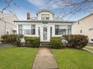 2471 Bellaire St, Wantagh, NY 11793