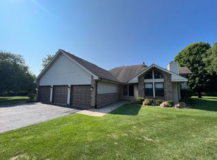 39W139 Adobe Rdg, Elgin, IL 60124