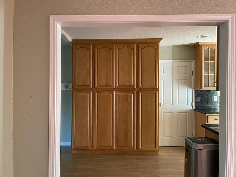 954 Colusa Ave — Photo 10