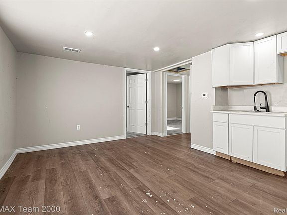 5th image of 1236 E Evelyn Ave