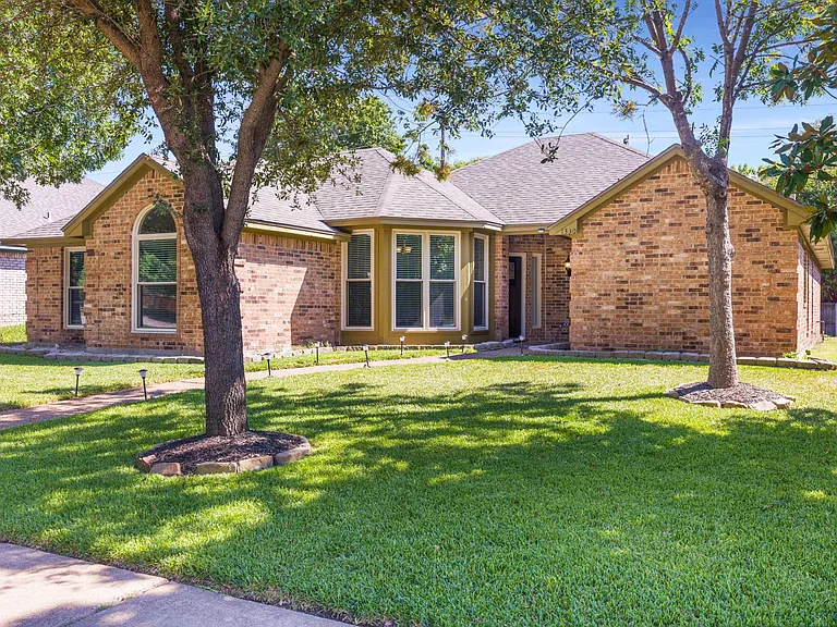 1330 E Exchange Pkwy — Photo 1