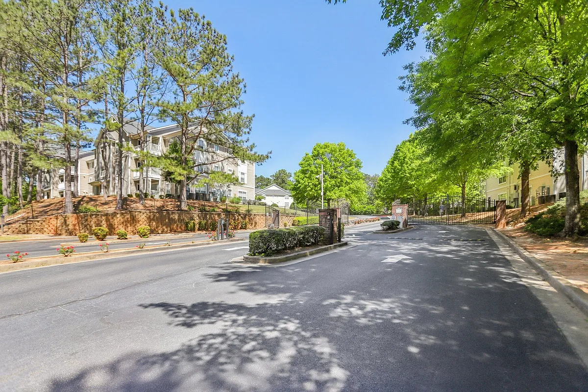Building Photo - The Glen at Lanier Crossing
