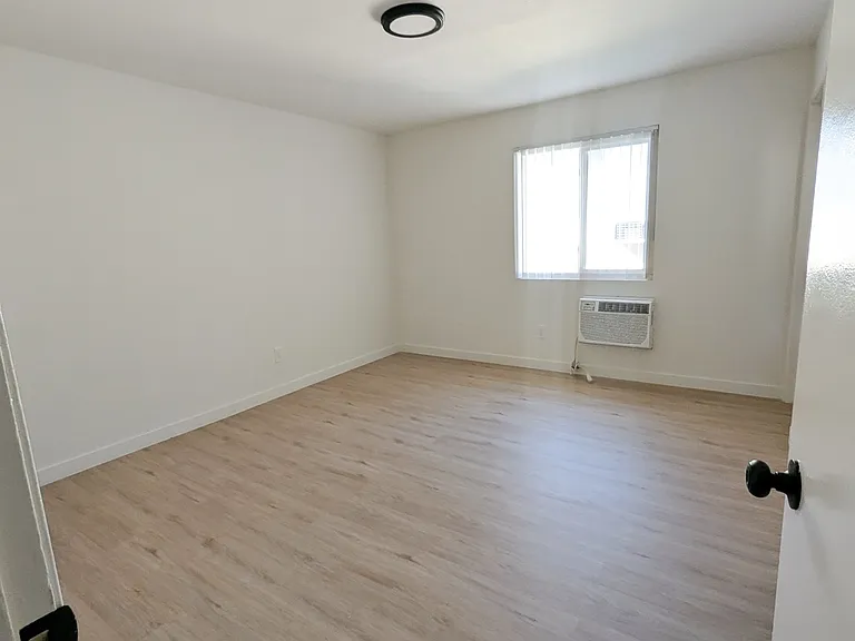 6220 Lemona Ave — Photo 19