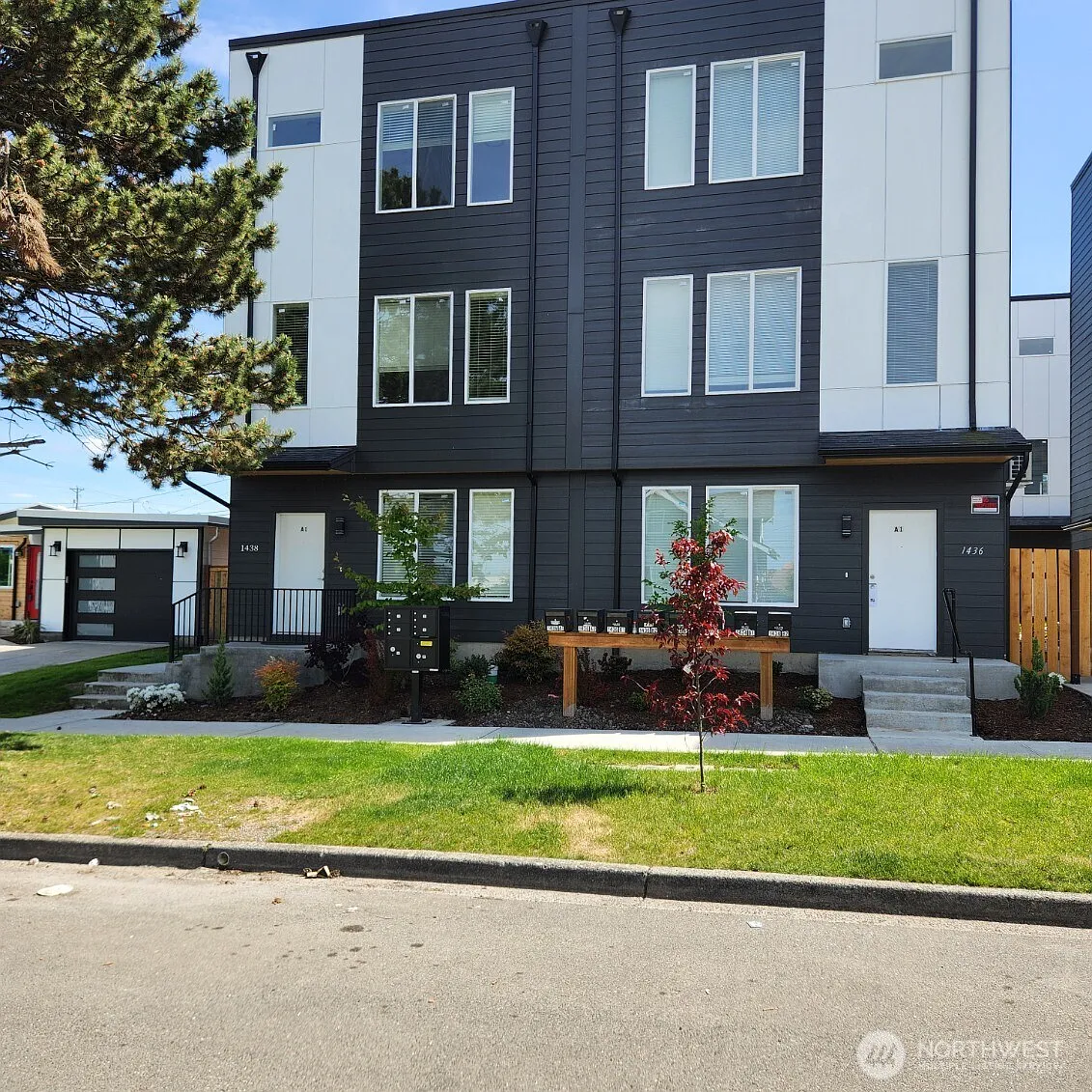 1438 E 31 Street photo 1