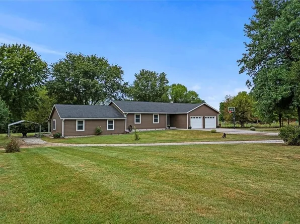 17455 166th St, Basehor, KS 66007