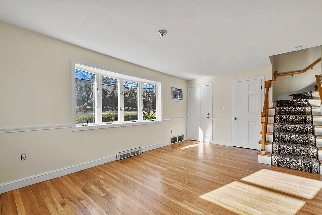 4 bed, 2.5 bath, 3270 sqft, $4,500 — Photo 4
