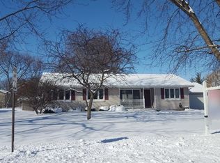 21 Mayflower Dr, Batavia, IL 60510