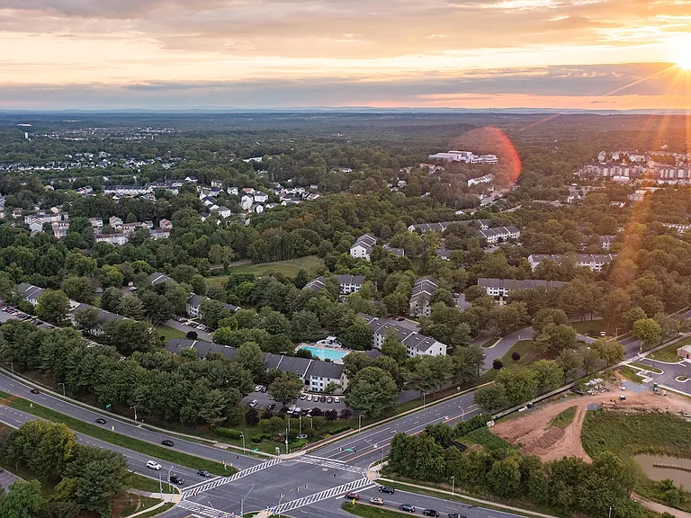 Seneca Place — Photo 33