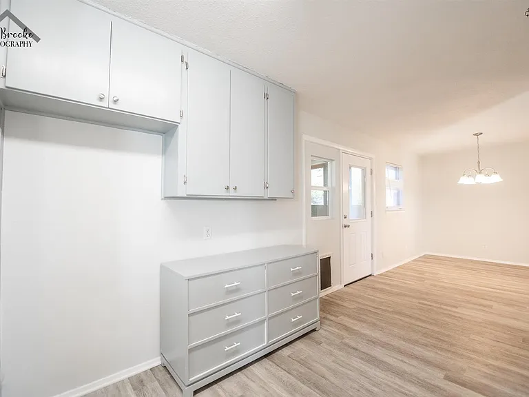 1020 W Cornelia Ave — Photo 20
