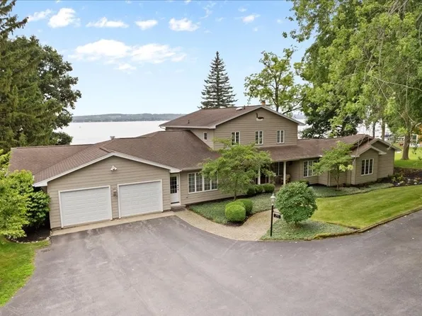 4963 Walnut Cove Dr, Canandaigua, NY 14424