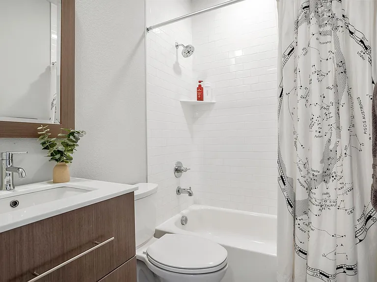 Second Full Bath, 3rd Floor