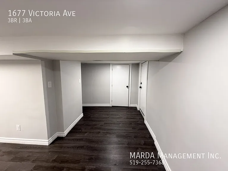 1677 Victoria Ave — Photo 53