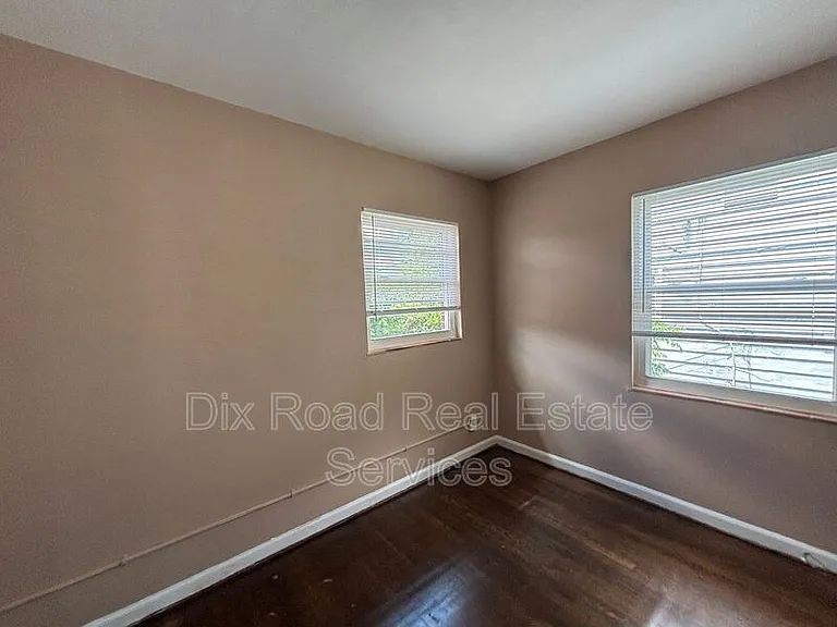 1927 Burroughs Dr — Photo 31
