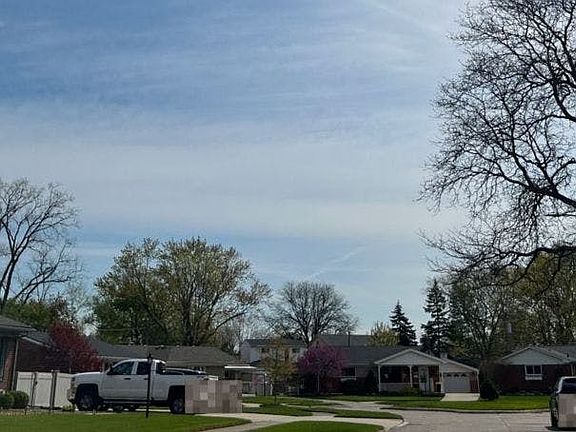3rd image of 28057 Mackenzie Dr