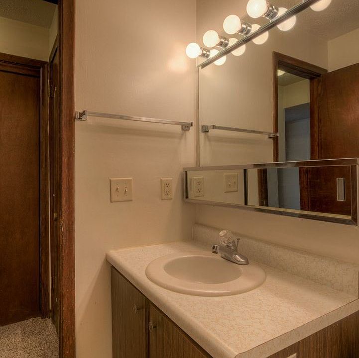 1st image of 120 S 38th St APT 1