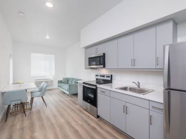 1635 E 117th St #117