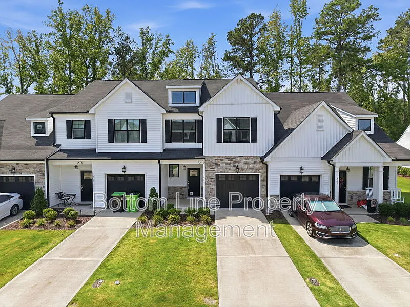 3 bed, 2.0 bath, 1738 sqft, $1,895 — Photo 3