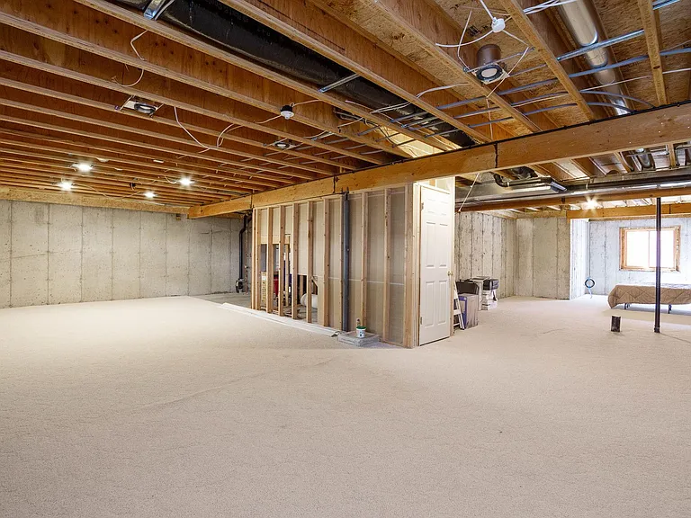 146 Luxury Ln — Photo 26