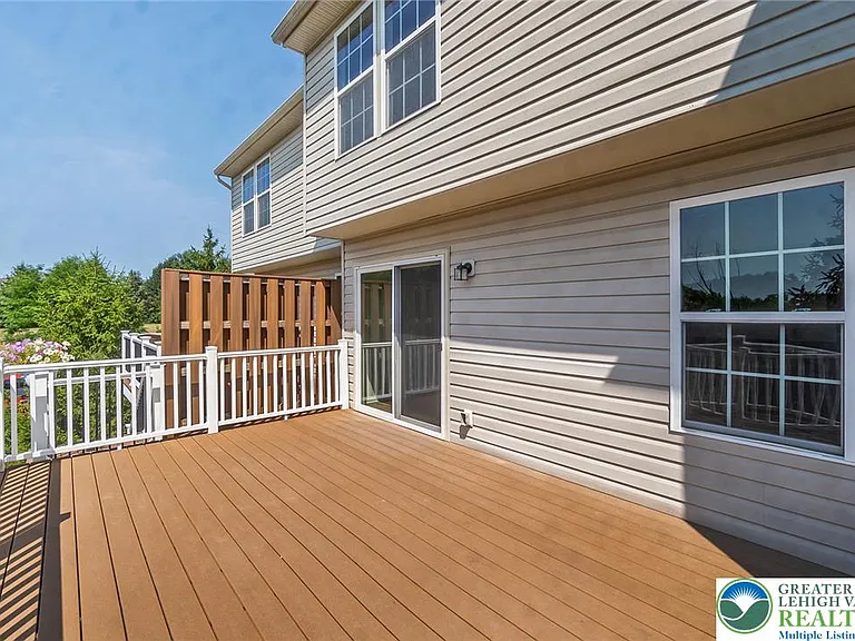 1096 Sparrow Way — Photo 44