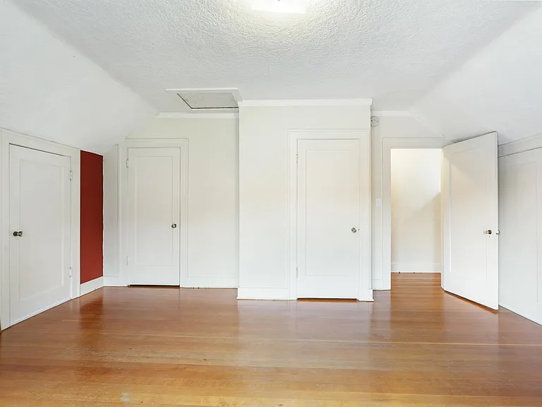 2567 NW Raleigh St — Photo 11