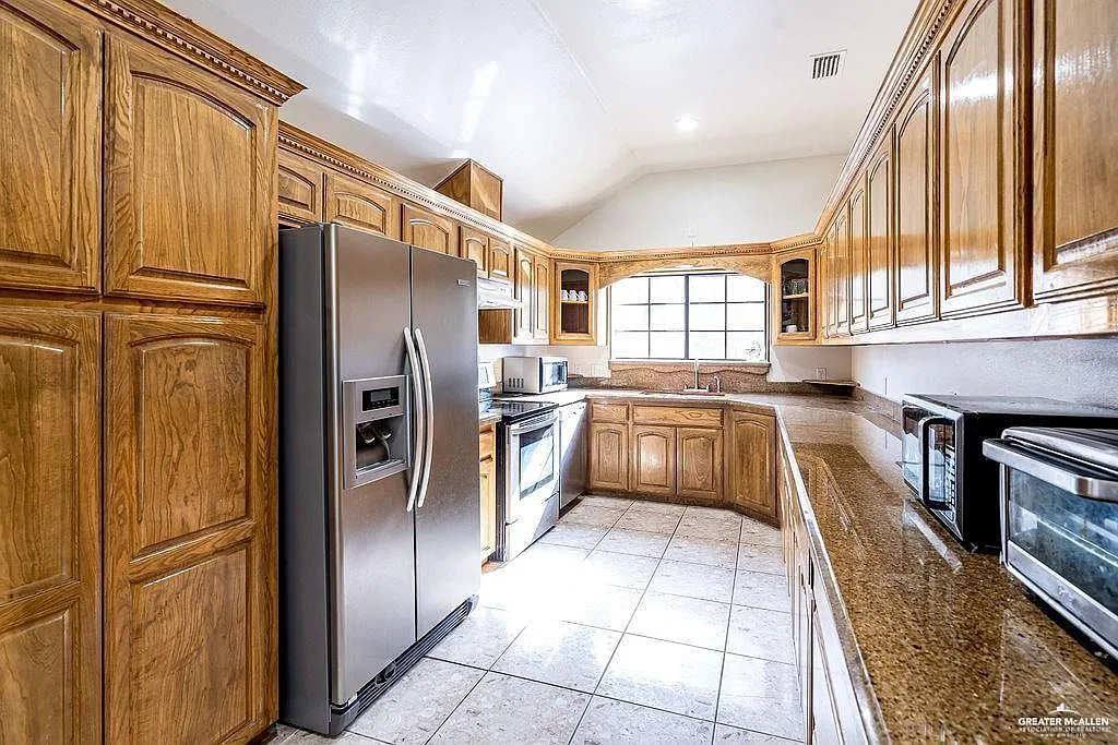 3 bed, 2695 sqft, $2,695 — Photo 4