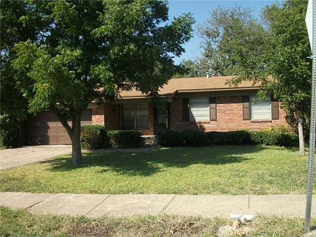 2nd image of 409 W Carolyn Dr
