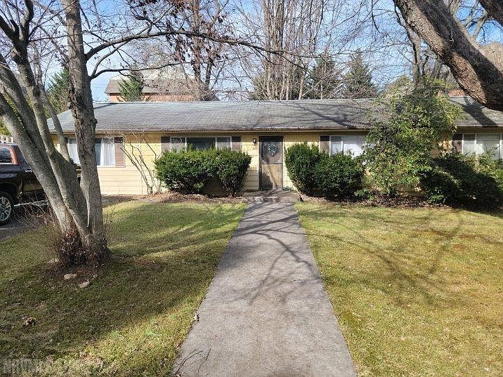 1st image of 608 Broce Dr