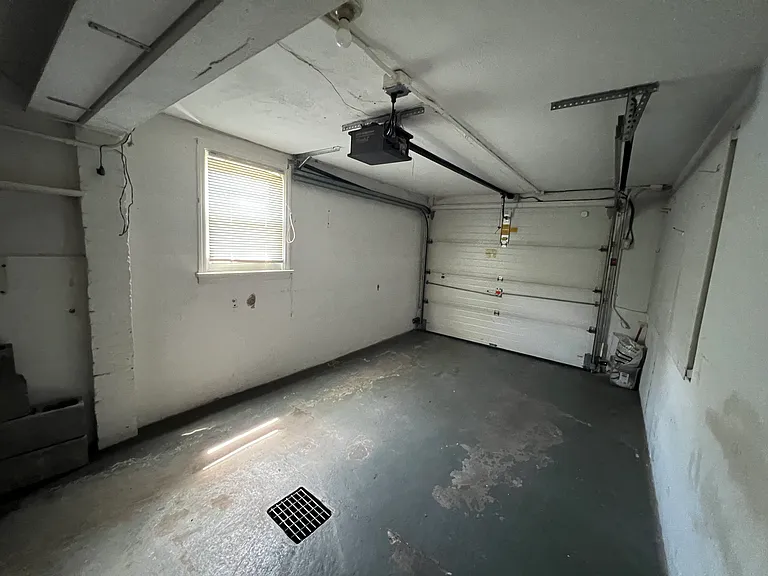 2332 Woodcrest Ave — Photo 16