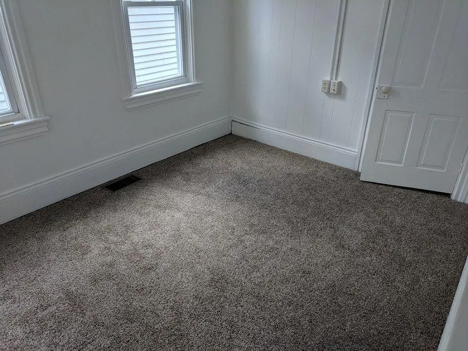 3 bed, $975 — Photo 1