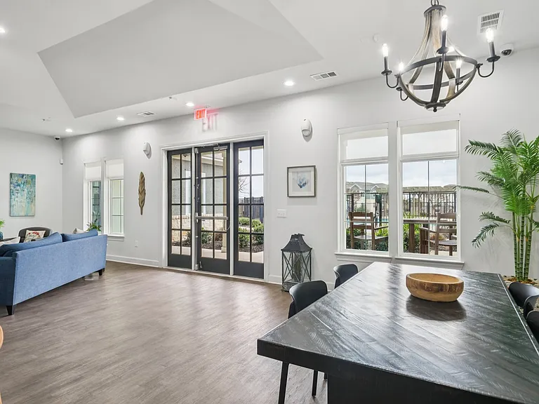 Culebra Creek Apartments — Photo 21