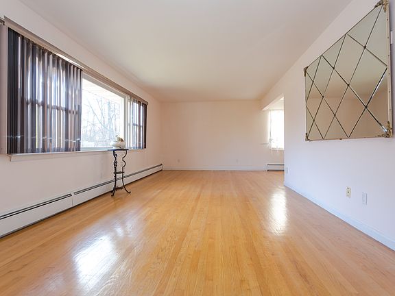 5th image of 1551 Paine St