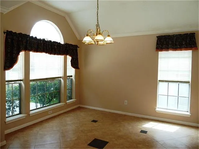 4542 Springfield Lakes St — Photo 6
