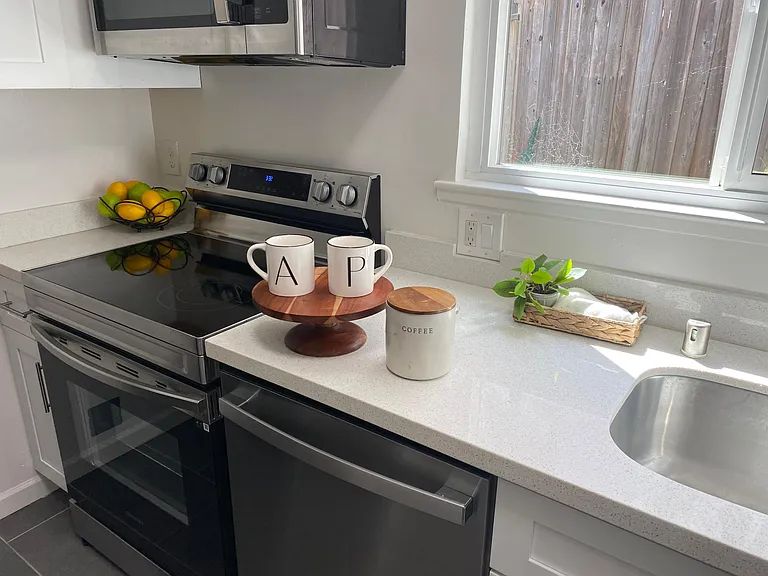 296 Lester Ave #4 — Photo 3