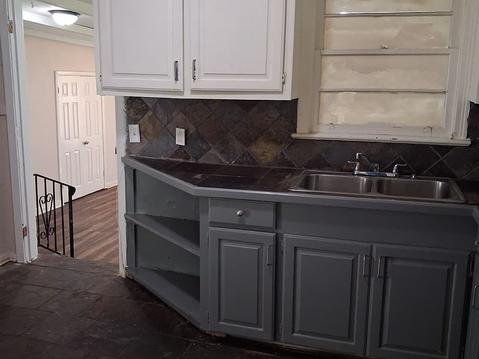 1st image of 705 Watson St