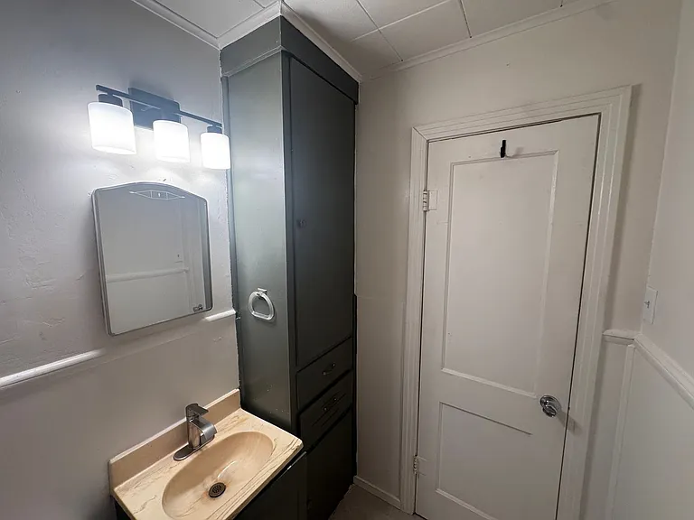 2811 W Avenue H — Photo 8