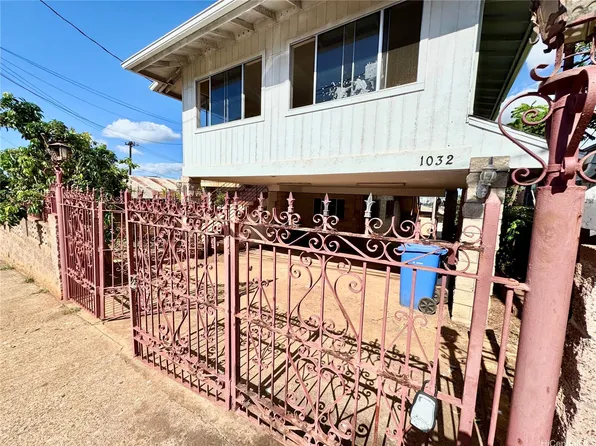 1032 Maluna St, Honolulu, HI 96818