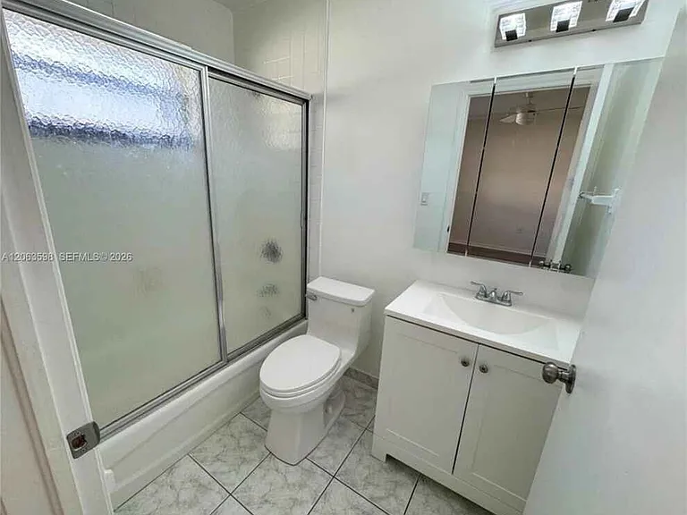 5637 Taft St — Photo 7
