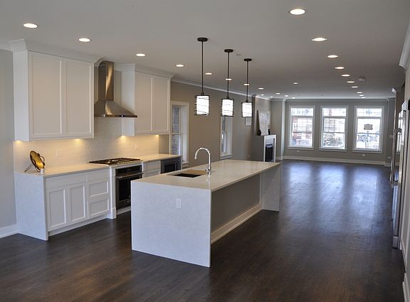 4th image of 1040 N Lombard Ave