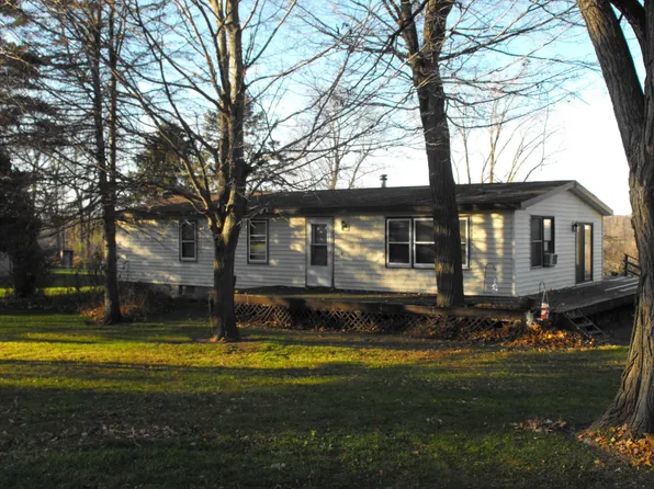 400 W Bridge St, Lyons, MI 48851