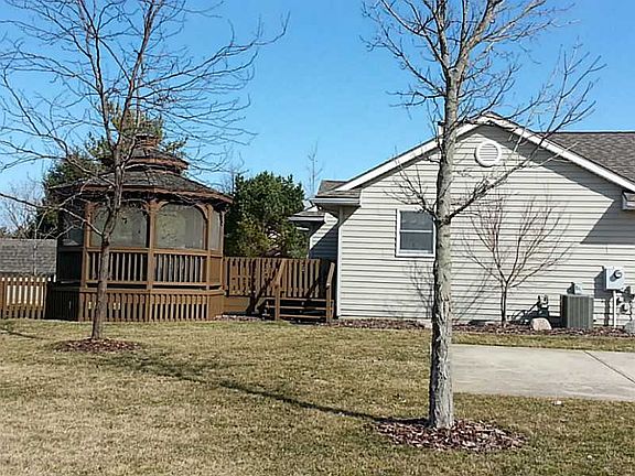 3rd image of 222 Pine Tree Dr
