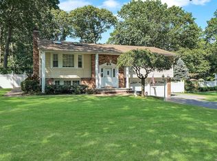 29 Chassyl Rd, Commack, NY 11725