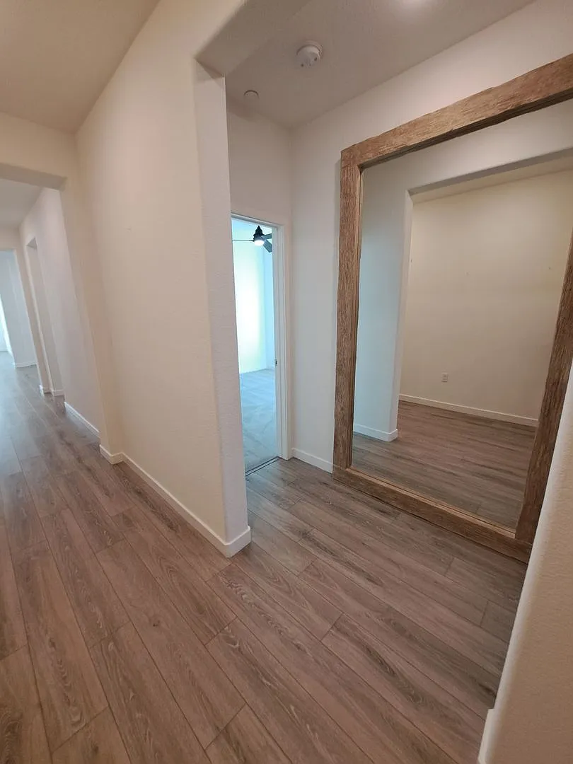 Gorgeous Smart Home is Clean & Loaded! - Close to TAFB — Photo 4