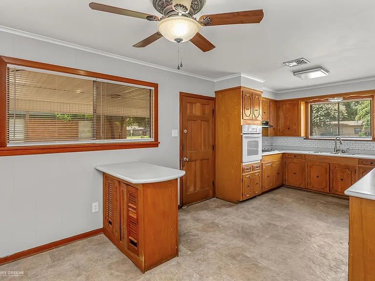 4103 Glen St — Photo 3
