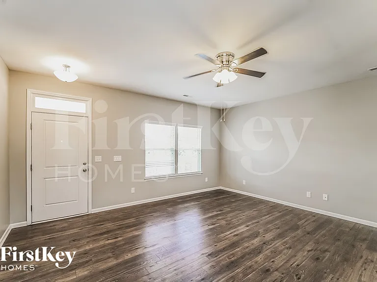 4011 Huntley Glen Dr — Photo 3