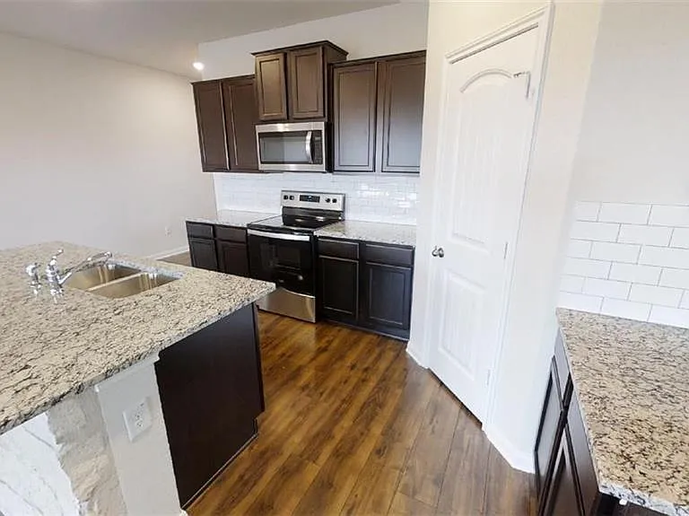 359 Pronghorn Pl — Photo 2