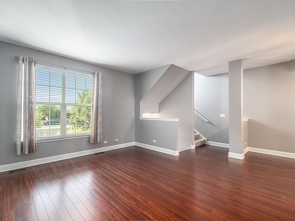 3rd image of 805 Summit Creek Dr