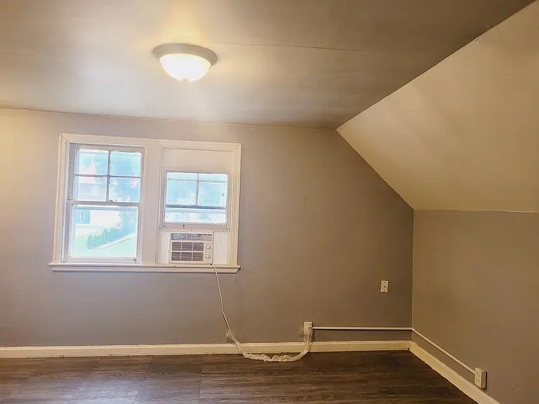 714 W 1st St #4 — Photo 5